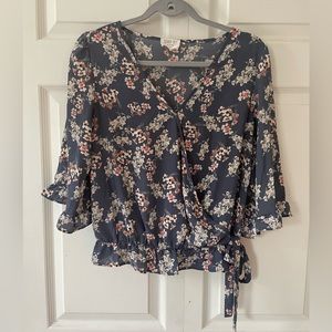 Cute Sienna sky top size medium